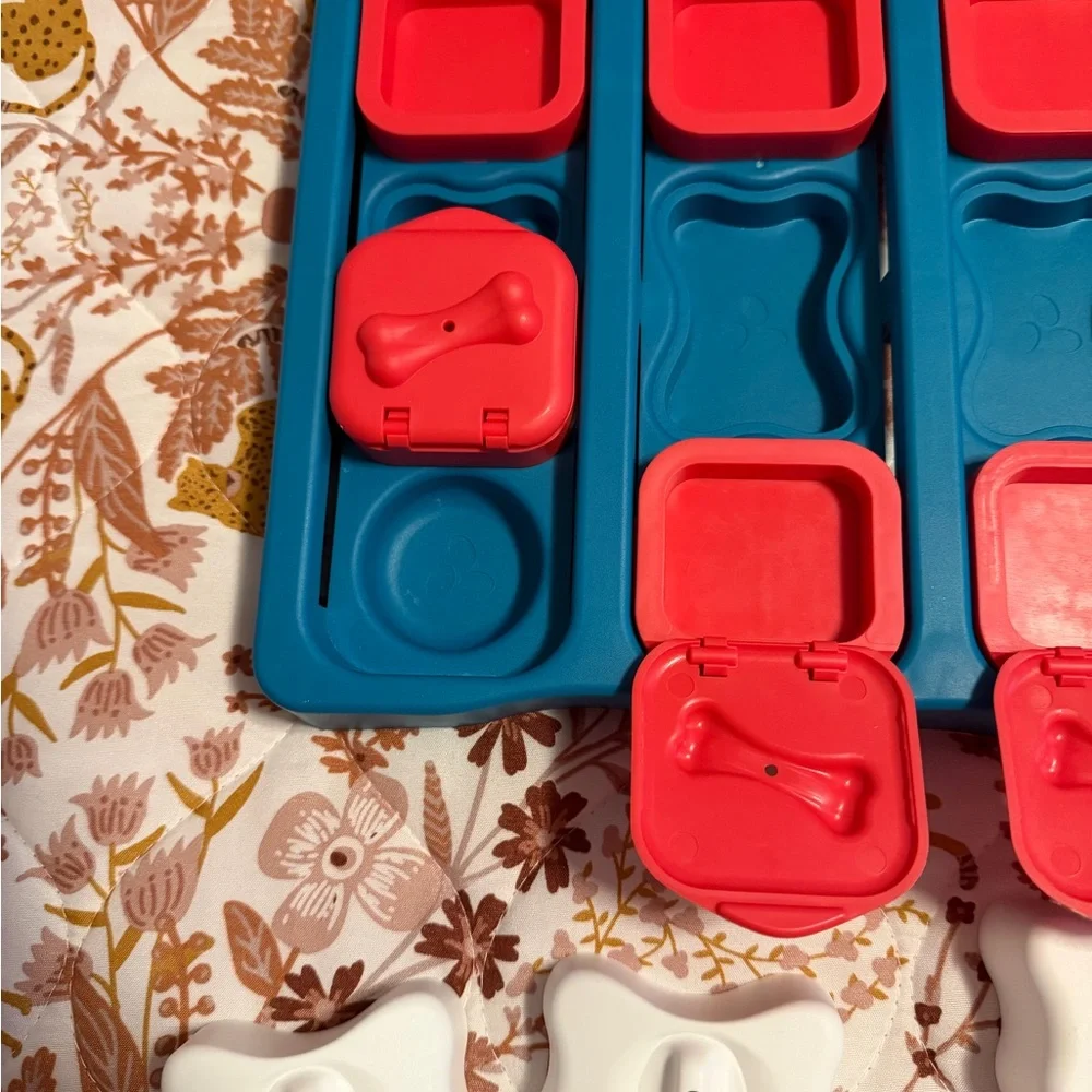 Outward Hound Interactive Dog Feeder / Puzzle